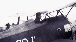 Liut e aereo El Telegrafo 1_1920
