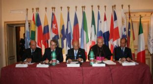 Firma dell'Accordo di Cooperazione tra lIILA e Ospedale Bambino Gesù alla presenza del Ministro degli Affari Esteri italiano Giulio Terzi.13 settembre 2012.