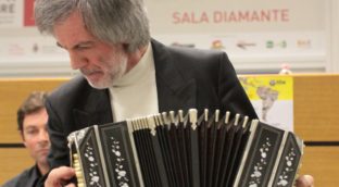 Incontro con il Maestro Héctor Ulises Passarella “Parliamo di bandoneón e di un tango senza etichette” 9 febbraio 2012